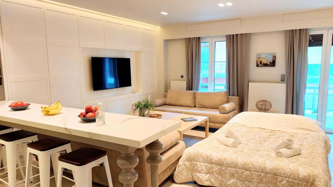 Luxurious Apartment In Acropolis เอเธนส์ ภายนอก รูปภาพ